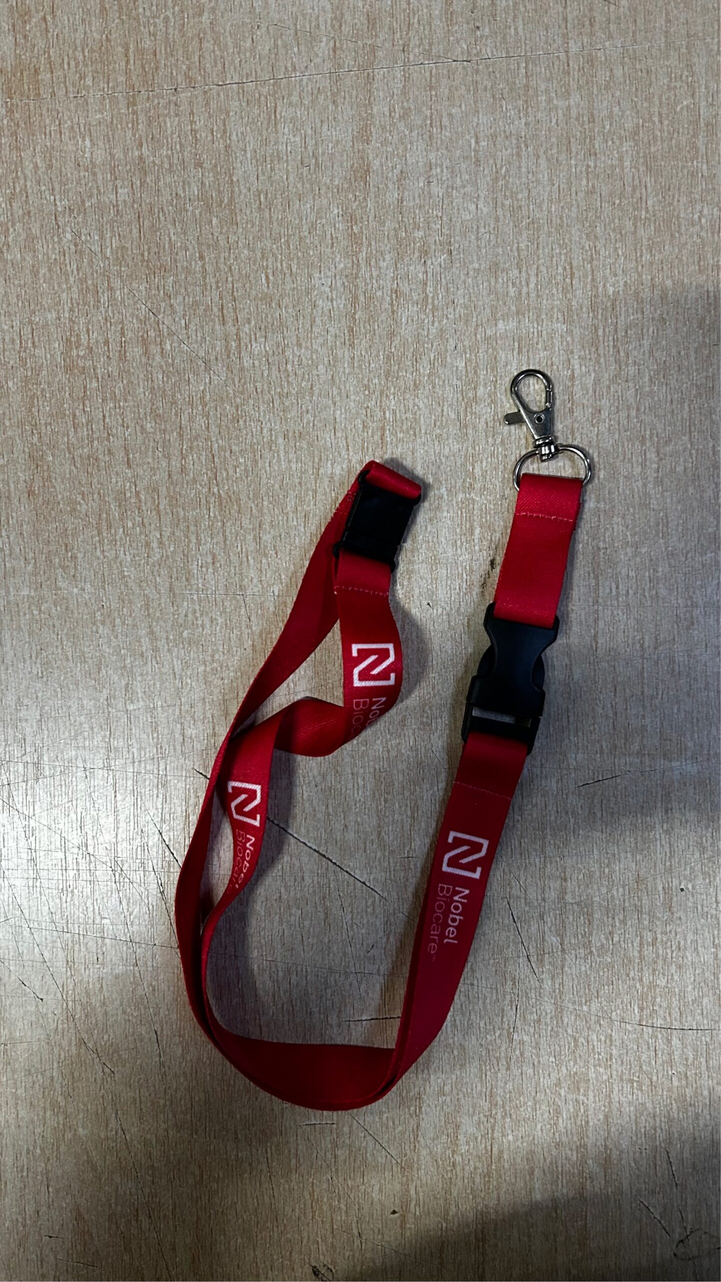 IMG_7792 Lanyard Nobel Biocare (rot)